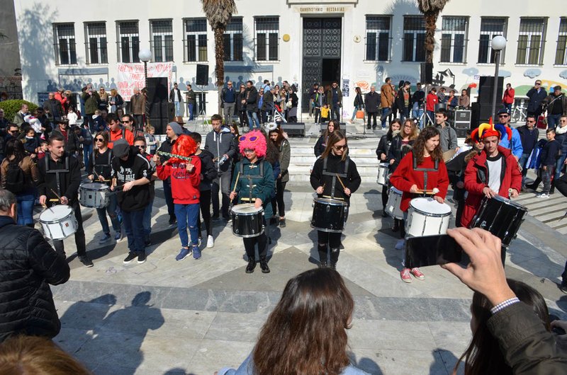 Ξέφρενο γλέντι στην Λάρισα -Γιόρτασαν τα «μπουλούκια» [εικόνες & βίντεο] | iefimerida.gr 10