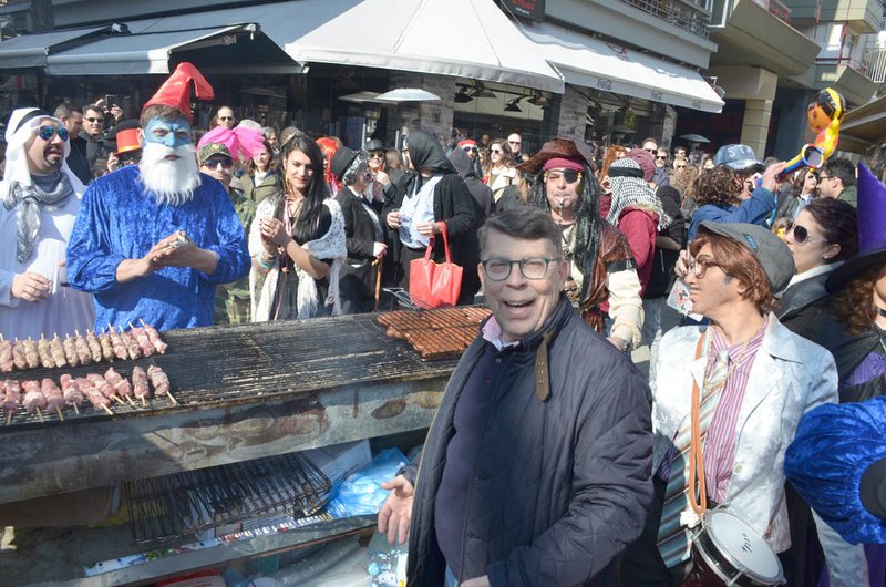 Ξέφρενο γλέντι στην Λάρισα -Γιόρτασαν τα «μπουλούκια» [εικόνες & βίντεο] | iefimerida.gr 9