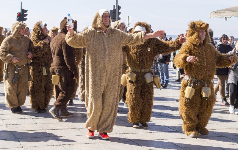 Κανταδόροι και μασκαράδες στην Κρήτη -Το κλέψιμο της νύφης, τα μουτζουρώματα και ο Καδής [εικόνες] | iefimerida.gr 3