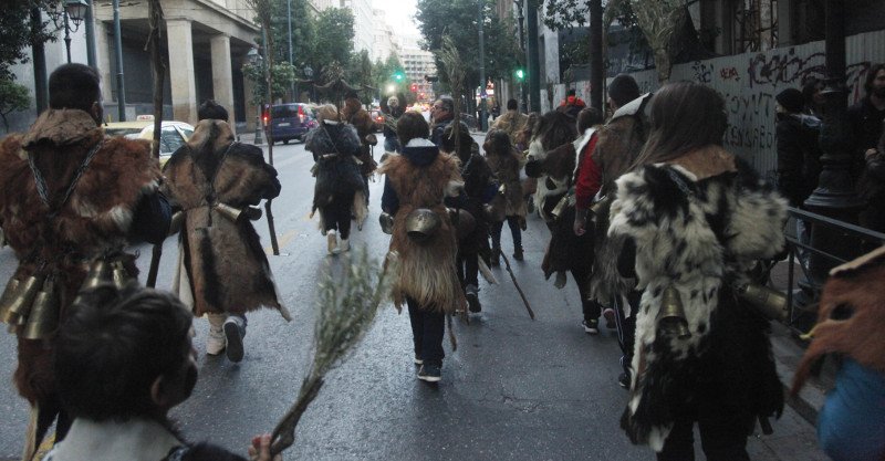 Κανταδόροι και μασκαράδες στην Κρήτη -Το κλέψιμο της νύφης, τα μουτζουρώματα και ο Καδής [εικόνες] | iefimerida.gr 1