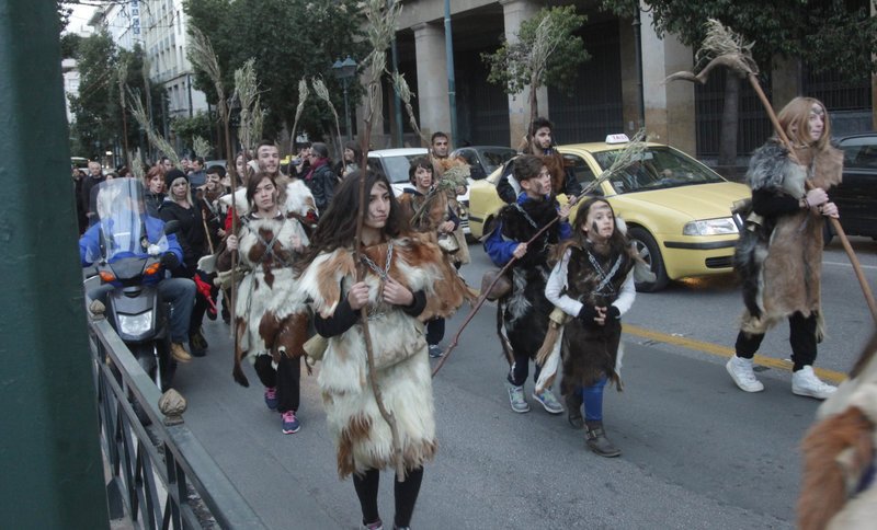 Το Σάββατο οι τραγόμορφοι Κουδουναραίοι του Διστόμου κατεβαίνουν στου Ψυρρή [πρόγραμμα] | iefimerida.gr 3