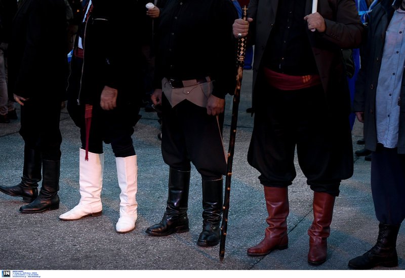 Οι φυσιογνωμίες του συλλαλητηρίου: Μακεδονομάχοι, Κρητικοί, καλόγριες, στολές παραλλαγής και απλοί πολίτες στο Σύνταγμα [εικόνες]  | iefimerida.gr 18