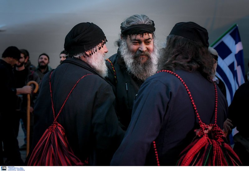 Οι φυσιογνωμίες του συλλαλητηρίου: Μακεδονομάχοι, Κρητικοί, καλόγριες, στολές παραλλαγής και απλοί πολίτες στο Σύνταγμα [εικόνες]  | iefimerida.gr 19