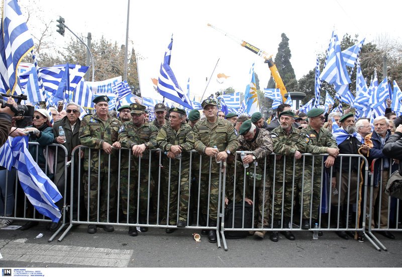 Οι φυσιογνωμίες του συλλαλητηρίου: Μακεδονομάχοι, Κρητικοί, καλόγριες, στολές παραλλαγής και απλοί πολίτες στο Σύνταγμα [εικόνες]  | iefimerida.gr 13