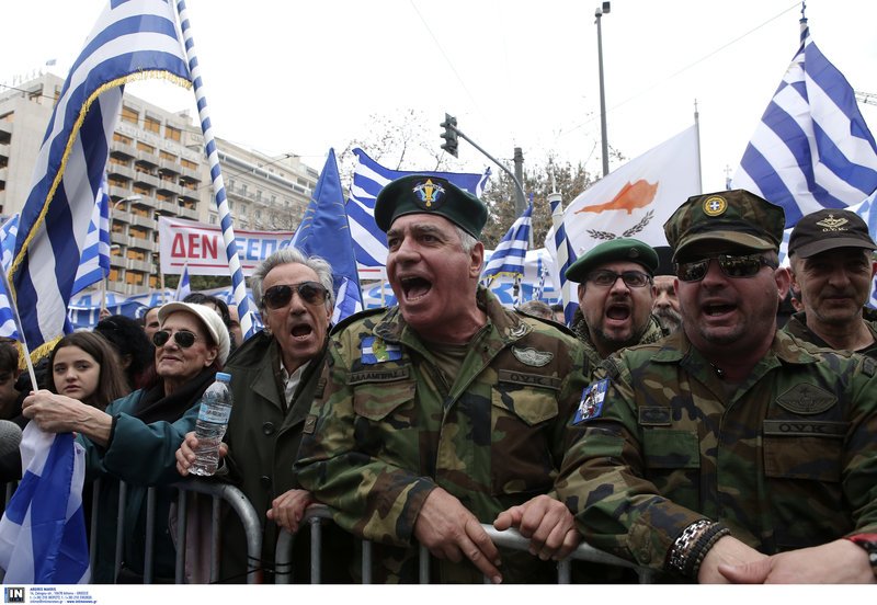 Οι φυσιογνωμίες του συλλαλητηρίου: Μακεδονομάχοι, Κρητικοί, καλόγριες, στολές παραλλαγής και απλοί πολίτες στο Σύνταγμα [εικόνες]  | iefimerida.gr 15