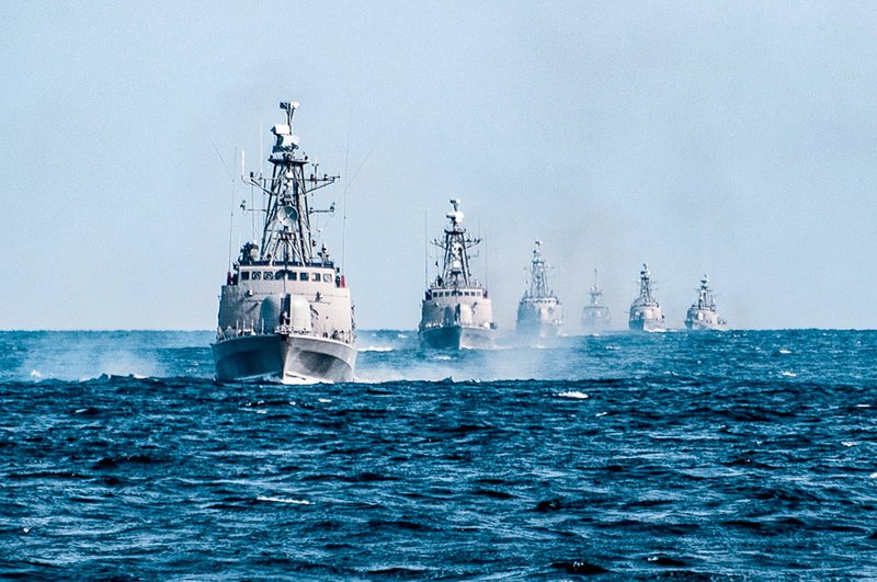 Επίδειξη μαχητικής ετοιμότητας και ικανότητας του Πολεμικού Ναυτικού στο Αιγαίο [εικόνες] | iefimerida.gr 1