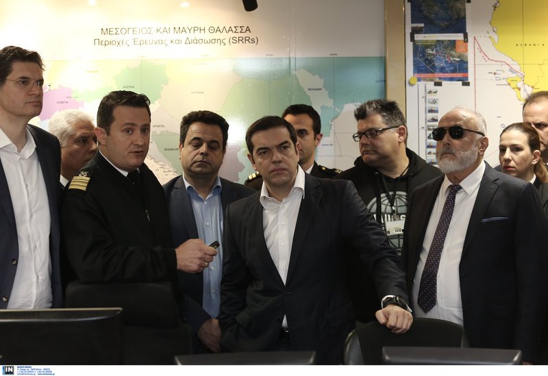 «Eπέδειξες ψυχραιμία και η ψυχραιμία είναι γενναιότητα» είπε ο Τσίπρας στον κυβερνήτη του «Γαύδος» [εικόνες] | iefimerida.gr 7