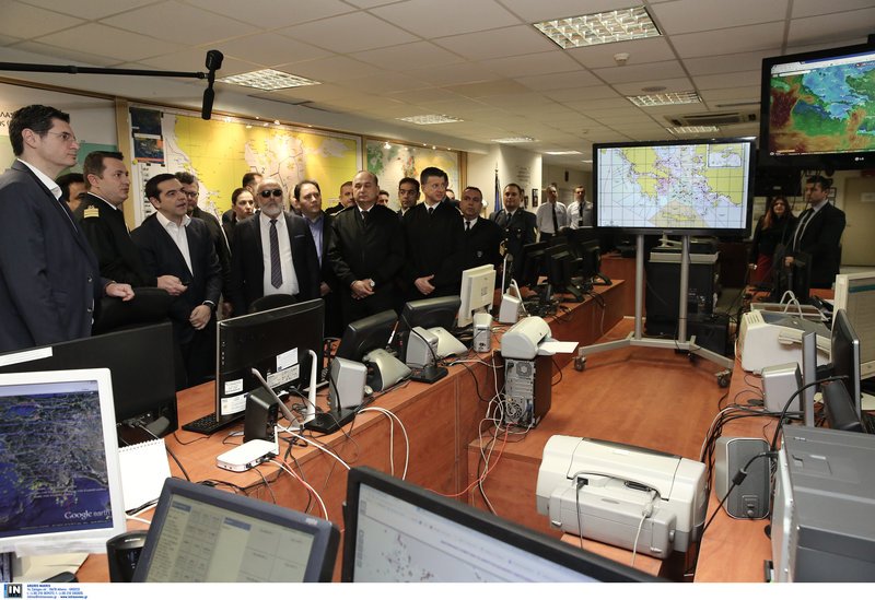 «Eπέδειξες ψυχραιμία και η ψυχραιμία είναι γενναιότητα» είπε ο Τσίπρας στον κυβερνήτη του «Γαύδος» [εικόνες] | iefimerida.gr 5