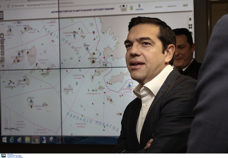 «Eπέδειξες ψυχραιμία και η ψυχραιμία είναι γενναιότητα» είπε ο Τσίπρας στον κυβερνήτη του «Γαύδος» [εικόνες] | iefimerida.gr 1