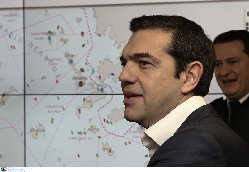 «Eπέδειξες ψυχραιμία και η ψυχραιμία είναι γενναιότητα» είπε ο Τσίπρας στον κυβερνήτη του «Γαύδος» [εικόνες] | iefimerida.gr 0