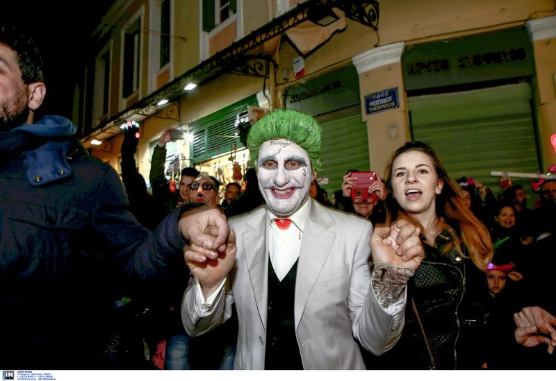 Η Πλάκα φόρεσε τα... καλά της -Καρναβαλιστές παρήλασαν στο αποκριάτικο γλέντι [εικόνες] | iefimerida.gr 16