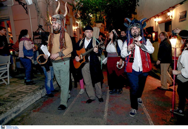 Η Πλάκα φόρεσε τα... καλά της -Καρναβαλιστές παρήλασαν στο αποκριάτικο γλέντι [εικόνες] | iefimerida.gr 10