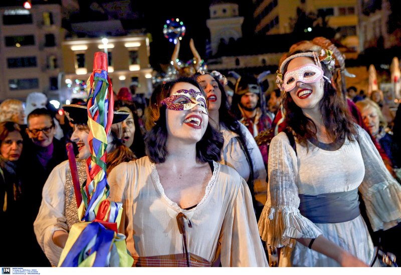 Η Πλάκα φόρεσε τα... καλά της -Καρναβαλιστές παρήλασαν στο αποκριάτικο γλέντι [εικόνες] | iefimerida.gr 7