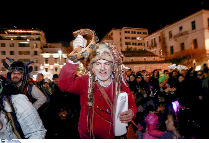Η Πλάκα φόρεσε τα... καλά της -Καρναβαλιστές παρήλασαν στο αποκριάτικο γλέντι [εικόνες] | iefimerida.gr 6