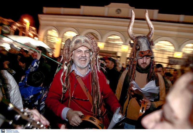 Η Πλάκα φόρεσε τα... καλά της -Καρναβαλιστές παρήλασαν στο αποκριάτικο γλέντι [εικόνες] | iefimerida.gr 4