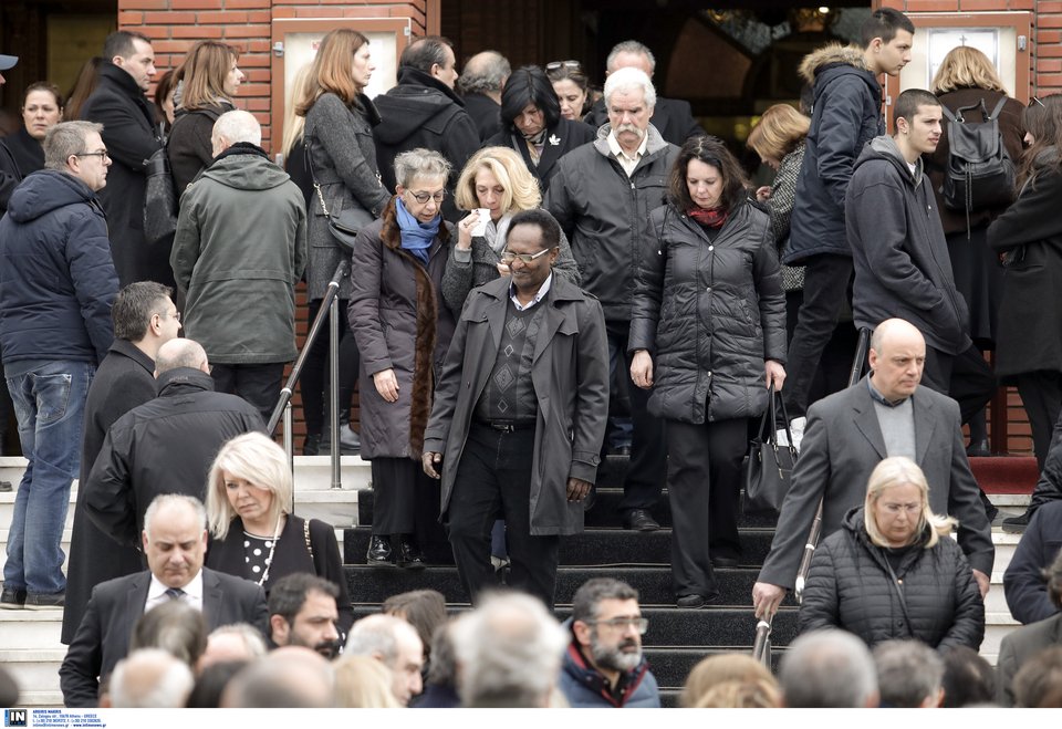 Το τελευταίο αντίο στη σύζυγο του Σωκράτη Φάμελλου, Καλλιόπη Καραγιαννίδου [εικόνες] | iefimerida.gr 0