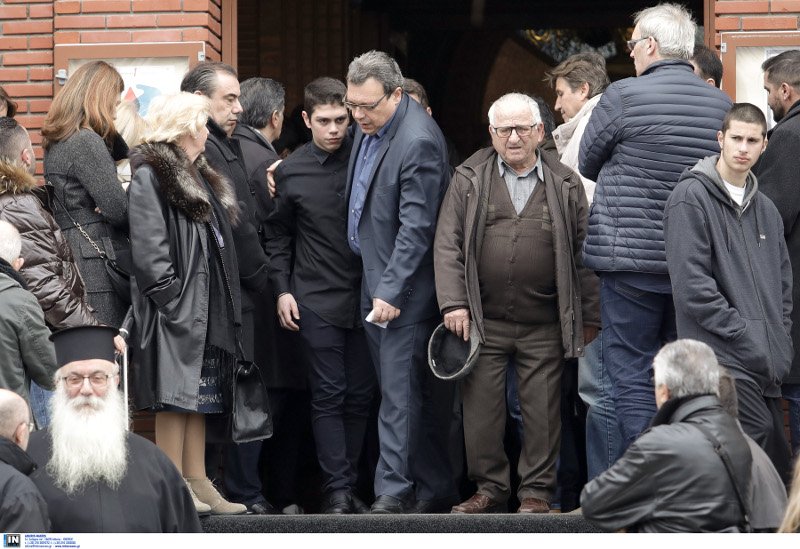 Το τελευταίο αντίο στη σύζυγο του Σωκράτη Φάμελλου, Καλλιόπη Καραγιαννίδου [εικόνες] | iefimerida.gr 2