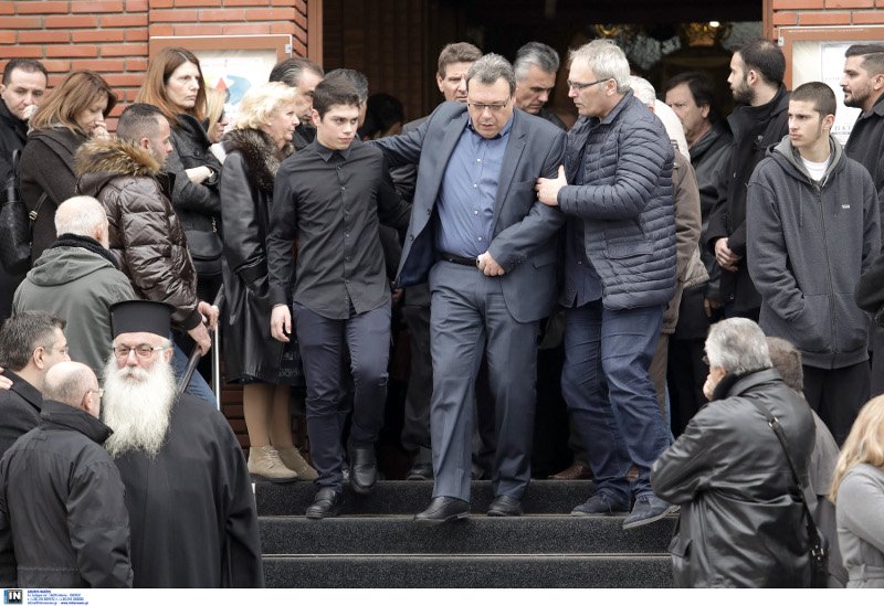 Το τελευταίο αντίο στη σύζυγο του Σωκράτη Φάμελλου, Καλλιόπη Καραγιαννίδου [εικόνες] | iefimerida.gr 3