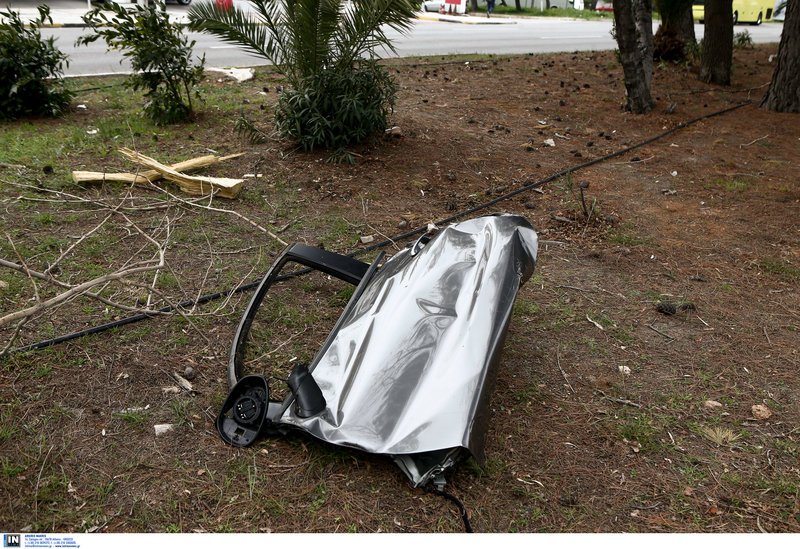 Τροχαίο σοκ για τον Ηλία Βρεττό -Σμπαράλια το αυτοκίνητο, με κατάγματα στο νοσοκομείο ο τραγουδιστής [εικόνες] | iefimerida.gr 12