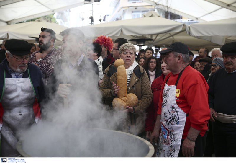Μπουρανί: Το τολμηρό διονυσιακό έθιμο του Τυρνάβου [εικόνες] | iefimerida.gr 1