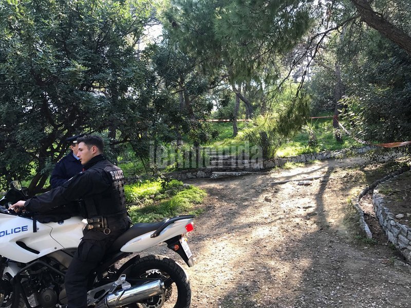 Βρέθηκε βλήμα όλμου στον λόφο του Φιλοπάππου -Στο σημείο κλιμάκιο του Στρατού | iefimerida.gr 5