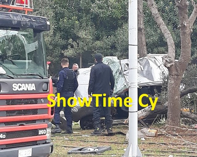 Τροχαίο σοκ για τον Ηλία Βρεττό -Σμπαράλια το αυτοκίνητο, με κατάγματα στο νοσοκομείο ο τραγουδιστής [εικόνες] | iefimerida.gr 4