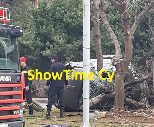 Τροχαίο σοκ για τον Ηλία Βρεττό -Σμπαράλια το αυτοκίνητο, με κατάγματα στο νοσοκομείο ο τραγουδιστής [εικόνες] | iefimerida.gr 8