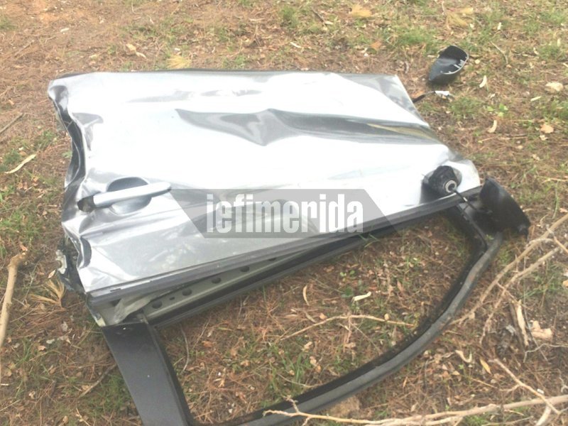 Τροχαίο σοκ για τον Ηλία Βρεττό -Σμπαράλια το αυτοκίνητο, με κατάγματα στο νοσοκομείο ο τραγουδιστής [εικόνες] | iefimerida.gr 0