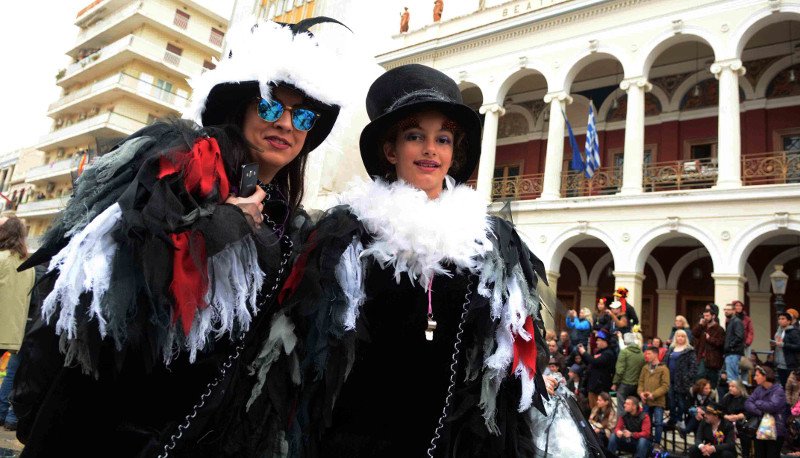 Στην τελική ευθεία το Καρναβάλι της Πάτρας: Με κρυμμένο θησαυρό, παρέλαση & κάψιμο καρνάβαλου [βίντεο] | iefimerida.gr 2