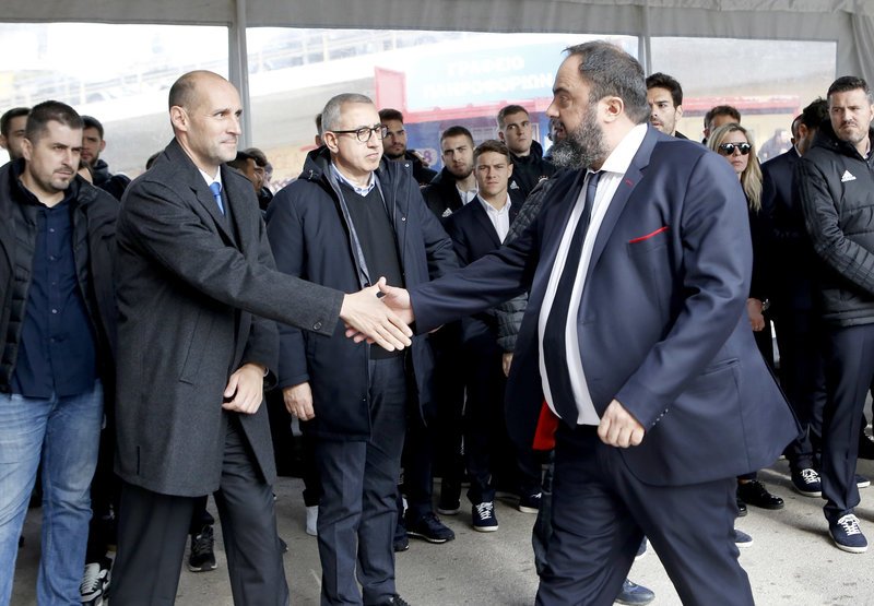 H οικογένεια του Ολυμπιακού στο μνημόσυνο για τη Θύρα 7 [εικόνες] | iefimerida.gr 8