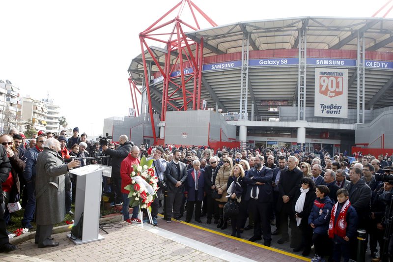 H οικογένεια του Ολυμπιακού στο μνημόσυνο για τη Θύρα 7 [εικόνες] | iefimerida.gr 7