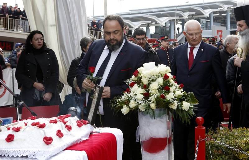 H οικογένεια του Ολυμπιακού στο μνημόσυνο για τη Θύρα 7 [εικόνες] | iefimerida.gr 3