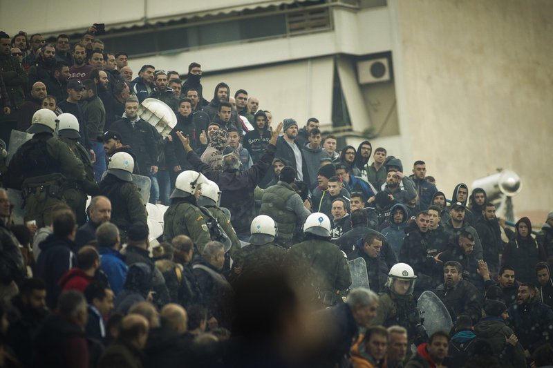 Αγριες σκηνές ξύλου στην Καλλιθέα στο παιχνίδι Εθνικός - Προοδευτική [εικόνες] | iefimerida.gr 4