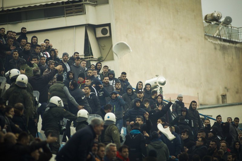 Αγριες σκηνές ξύλου στην Καλλιθέα στο παιχνίδι Εθνικός - Προοδευτική [εικόνες] | iefimerida.gr 3
