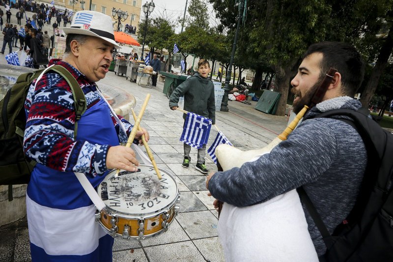 Οι φυσιογνωμίες του συλλαλητηρίου: Μακεδονομάχοι, Κρητικοί, καλόγριες, στολές παραλλαγής και απλοί πολίτες στο Σύνταγμα [εικόνες]  | iefimerida.gr 3