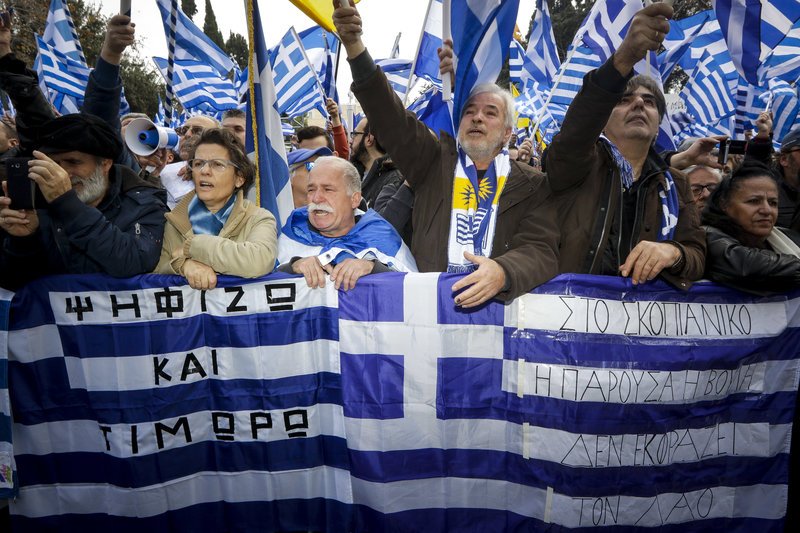 Οι φυσιογνωμίες του συλλαλητηρίου: Μακεδονομάχοι, Κρητικοί, καλόγριες, στολές παραλλαγής και απλοί πολίτες στο Σύνταγμα [εικόνες]  | iefimerida.gr 5