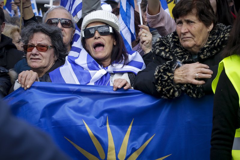 Οι φυσιογνωμίες του συλλαλητηρίου: Μακεδονομάχοι, Κρητικοί, καλόγριες, στολές παραλλαγής και απλοί πολίτες στο Σύνταγμα [εικόνες]  | iefimerida.gr 7