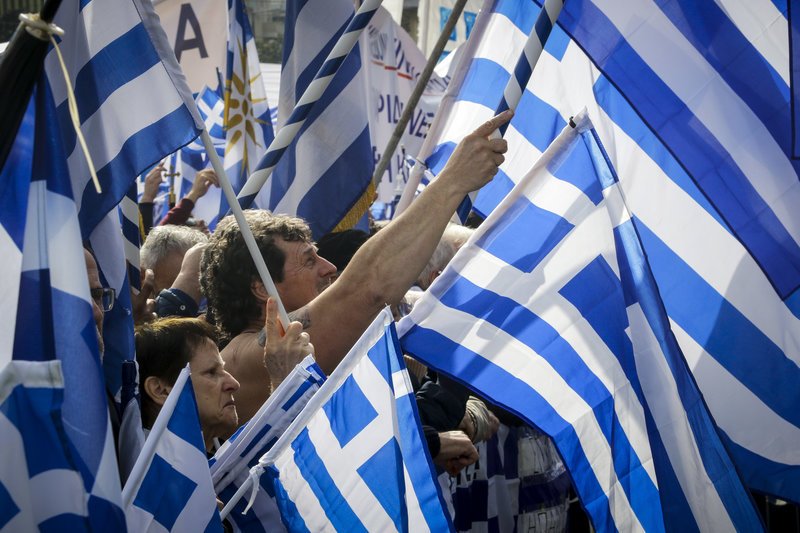 Οι φυσιογνωμίες του συλλαλητηρίου: Μακεδονομάχοι, Κρητικοί, καλόγριες, στολές παραλλαγής και απλοί πολίτες στο Σύνταγμα [εικόνες]  | iefimerida.gr 8