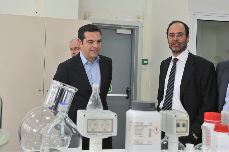 Τσίπρας στη φαρμακευτική «CBL»: Το τέλος της κρίσης περνά μέσα από την έρευνα [εικόνες] | iefimerida.gr 1