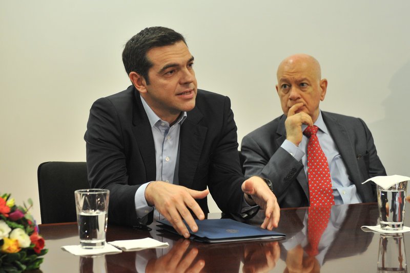 Τσίπρας στη φαρμακευτική «CBL»: Το τέλος της κρίσης περνά μέσα από την έρευνα [εικόνες] | iefimerida.gr 6