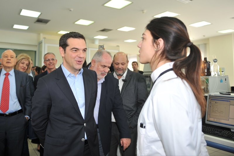 Τσίπρας στη φαρμακευτική «CBL»: Το τέλος της κρίσης περνά μέσα από την έρευνα [εικόνες] | iefimerida.gr 3