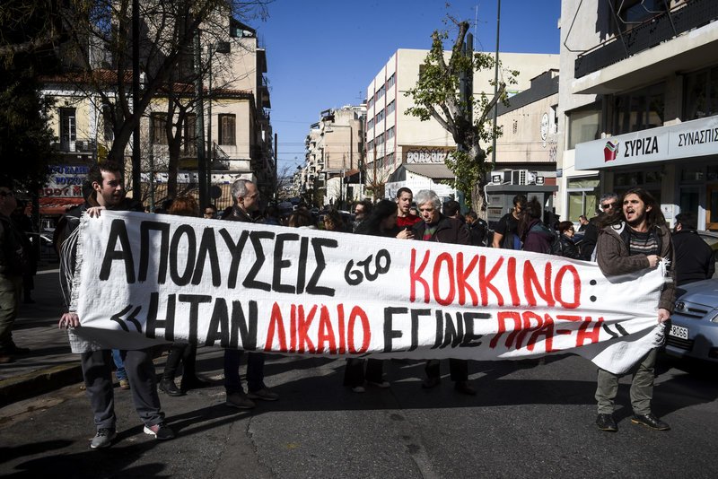Διαμαρτυρία εργαζομένων για τις απολύσεις «Στο Κόκκινο» έξω από τα γραφεία του ΣΥΡΙΖΑ στην Κουμουνδούρου [εικόνες] | iefimerida.gr 0