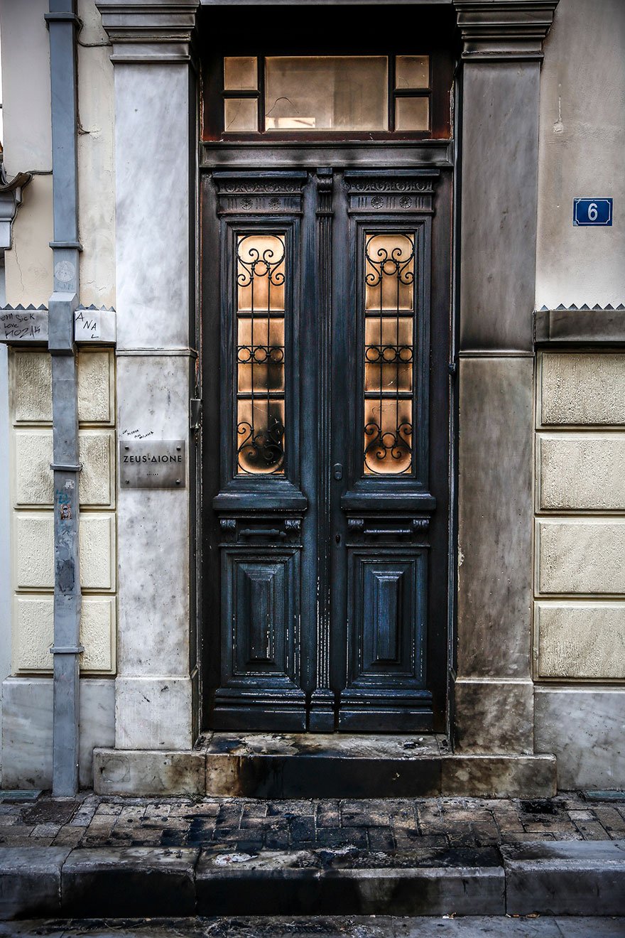 Βίντεο-ντοκουμέντο από τη στιγμή της έκρηξης στην επιχείρηση της Μαρέβας Μητσοτάκη | iefimerida.gr 1