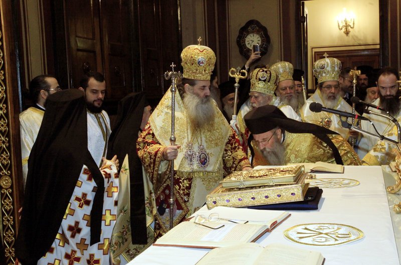 Λαμπρή τελετή στη Μητρόπολη για τη χειροτονία του Επισκόπου Ανδρούσης, Κωνστάντιου [εικόνες] | iefimerida.gr 3