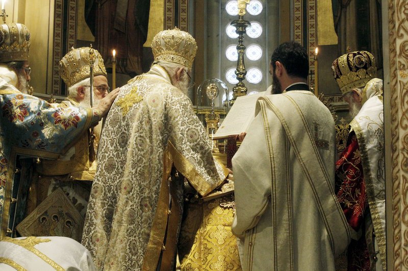 Λαμπρή τελετή στη Μητρόπολη για τη χειροτονία του Επισκόπου Ανδρούσης, Κωνστάντιου [εικόνες] | iefimerida.gr 9