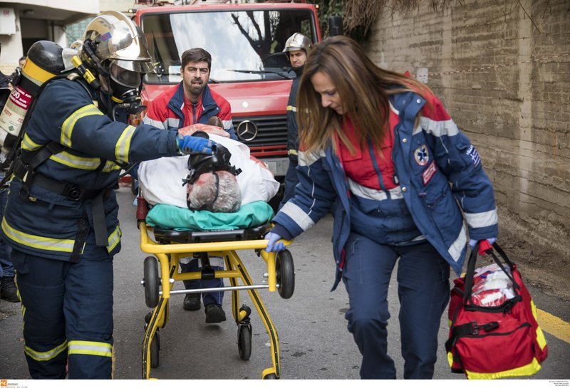 Ασκηση απεγκλωβισμού στο ΑΧΕΠΑ -Ρεαλιστική, με φορεία, οξυγόνα και τραυματίες [εικόνες & βίντεο] | iefimerida.gr 5
