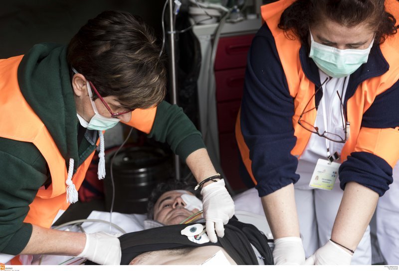 Ασκηση απεγκλωβισμού στο ΑΧΕΠΑ -Ρεαλιστική, με φορεία, οξυγόνα και τραυματίες [εικόνες & βίντεο] | iefimerida.gr 4