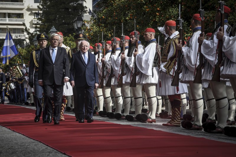 Με μηνύματα προς Τουρκία, ΠΓΔΜ και Ευρώπη η συνάντηση Παυλόπουλου-Χίγκινς στο Προεδρικό [εικόνες] | iefimerida.gr 2