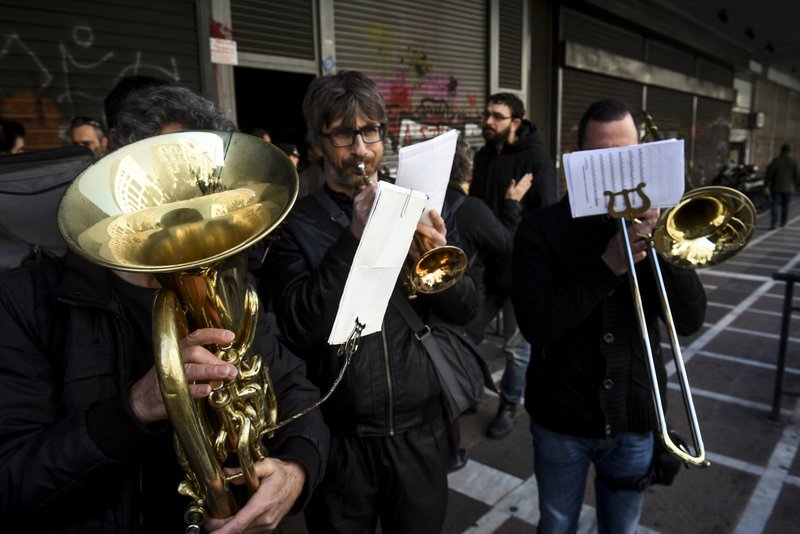 Με όργανα η συγκέντρωση ηθοποιών και μουσικών έξω από το Υπουργείο Εργασίας [εικόνες] | iefimerida.gr 2
