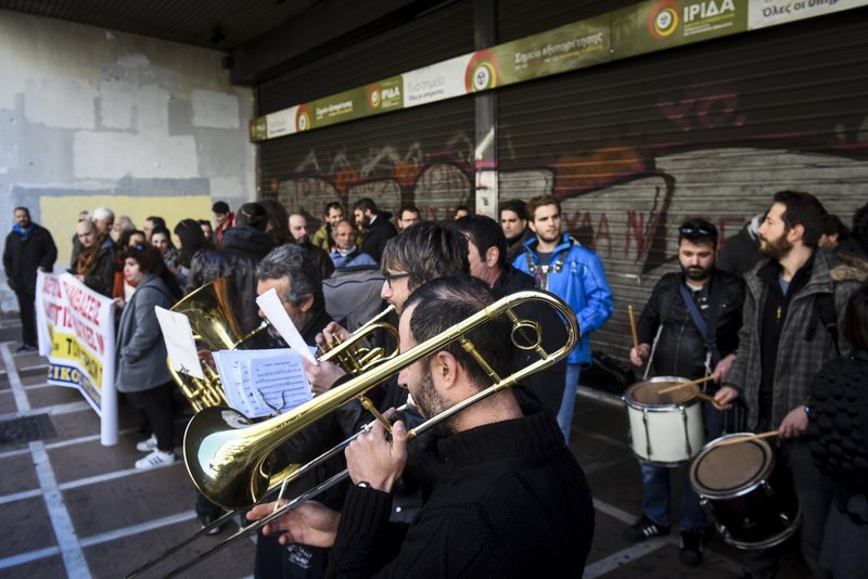 Με όργανα η συγκέντρωση ηθοποιών και μουσικών έξω από το Υπουργείο Εργασίας [εικόνες] | iefimerida.gr 1